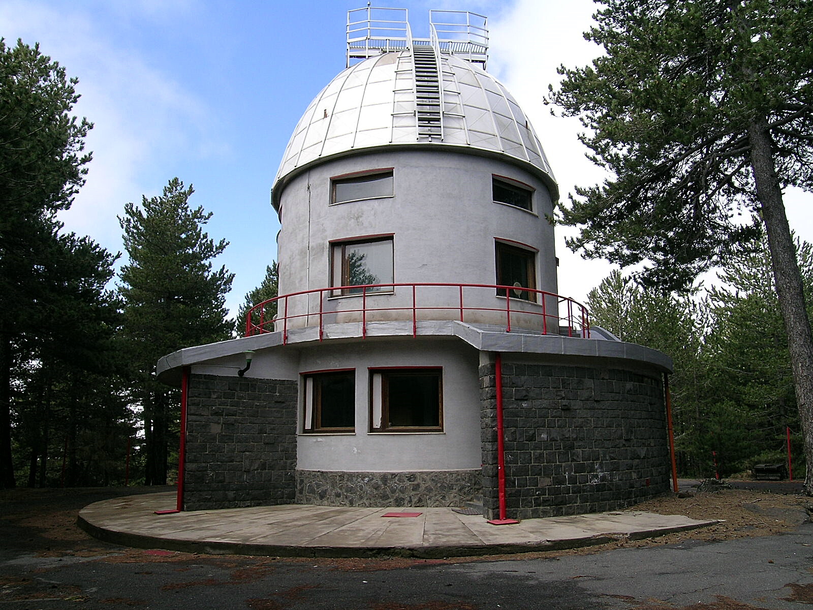 Osservatorio astrofisico a Serra La Nave (Etna)